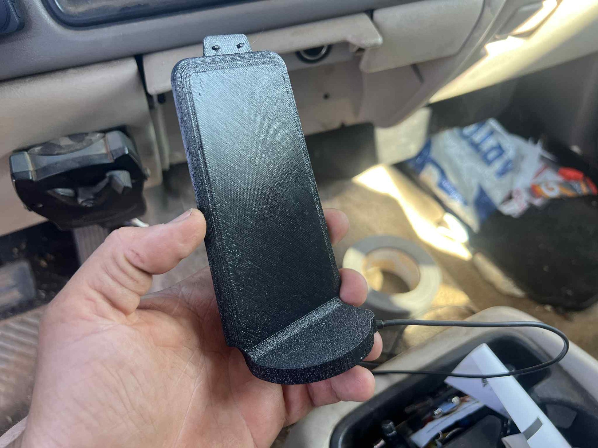 1999–2006 Chevy/GMC Magnetic Wireless Phone Charger Mount (iPhone 12 & Up)